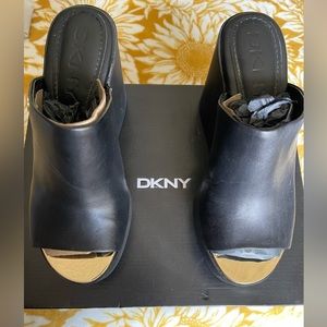 DKNY PLATFORM WEDGE